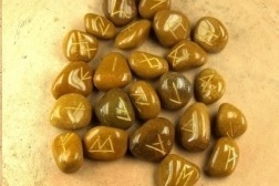 Edelstein  Runen - Set, Jaspis braun