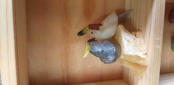 Vogelpaar Papagei aus verschiedenen Edelsteinen, ca. 4 cm
