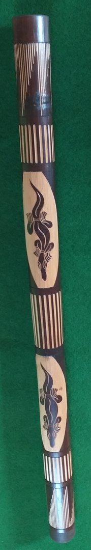 Didgeridoo aus Bambus  - geschnitzt mit 2 Eidechsen.